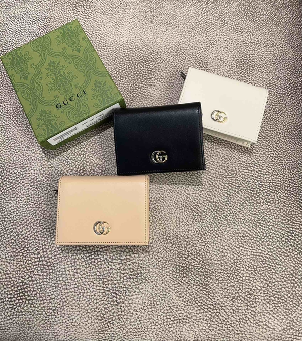 グッチ財布 レプリカ着用イメージ